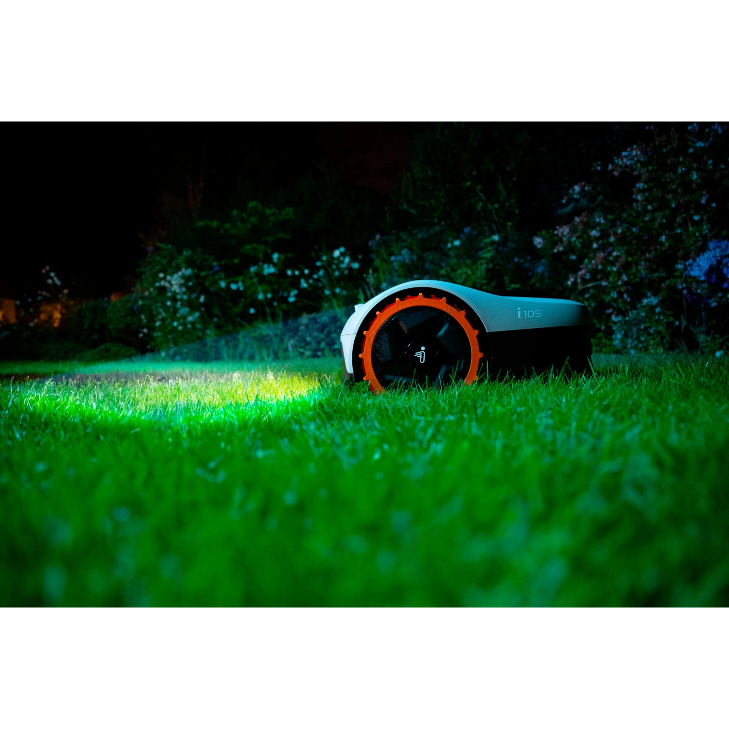 Robot tondeuse SEGWAY Navimow i105E WIFI dans le jardin