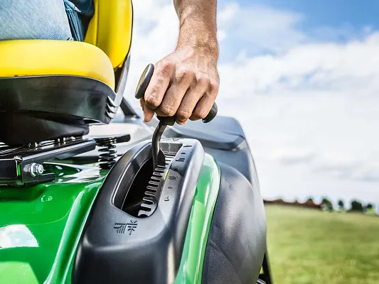Commandes intuitives du John Deere X107